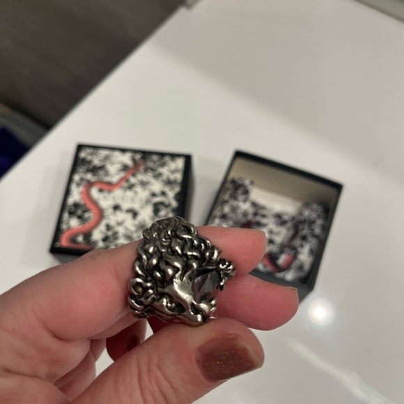 GUCCI LION RING, MENS or WOMENS - Picture 8 of 11